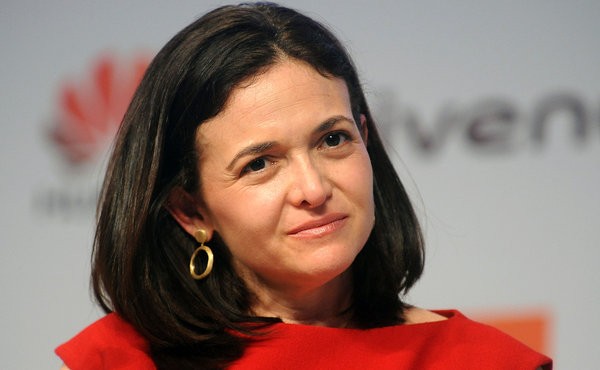 Sheryl Sandberg giữ cương vị Giám đốc điều hành (COO) tại Facebook.